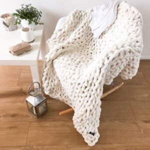 cozy white chunky knit blanket - 50x50 cm