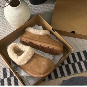 cozy faux fur women's slippers - Light brown